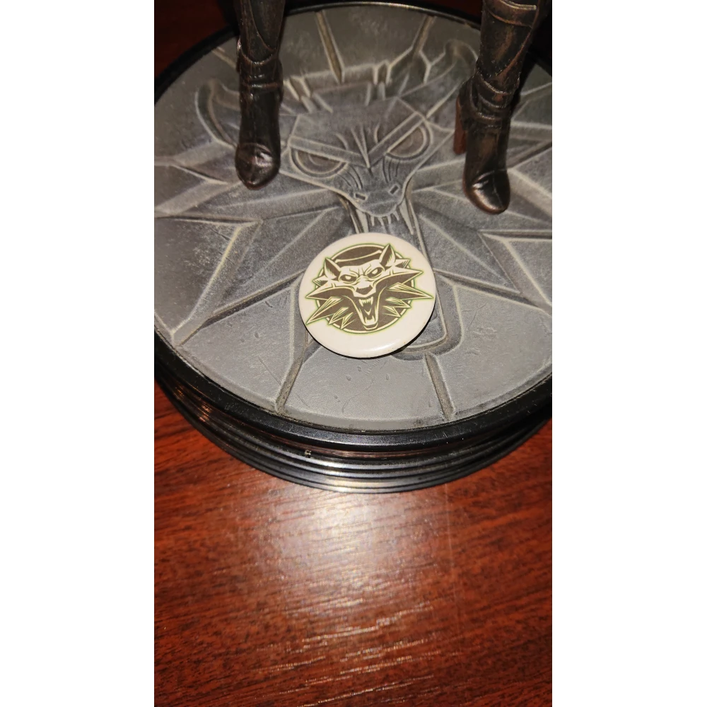 Witcher-Button weiß