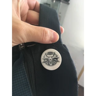 Witcher-Button weiß