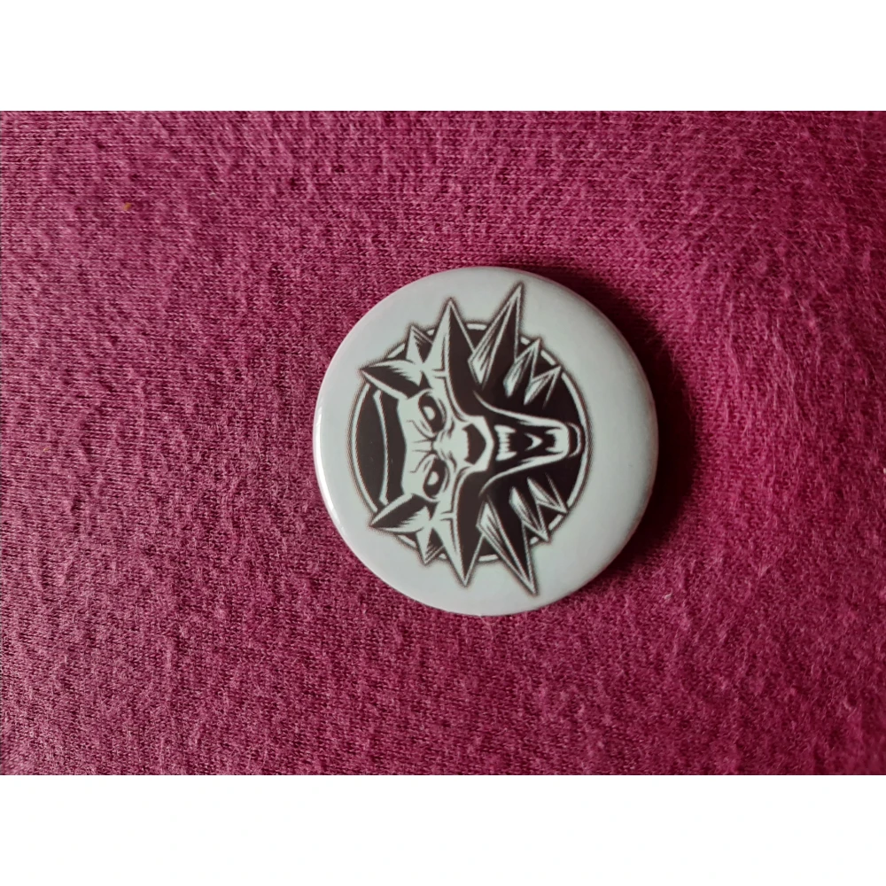 Witcher-Button weiß