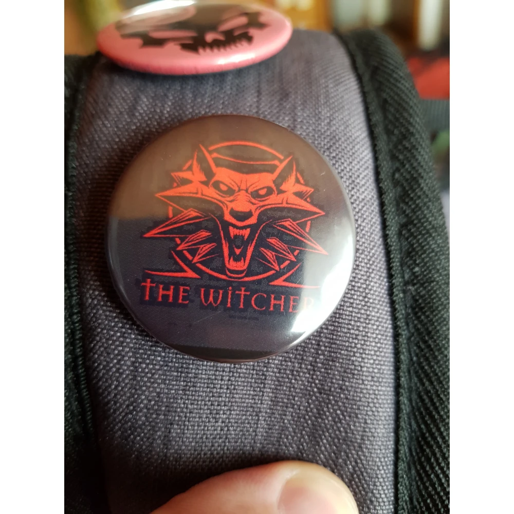 Witcher Button schwarz