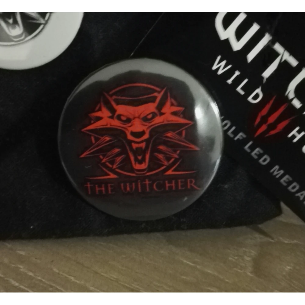 Witcher Button schwarz