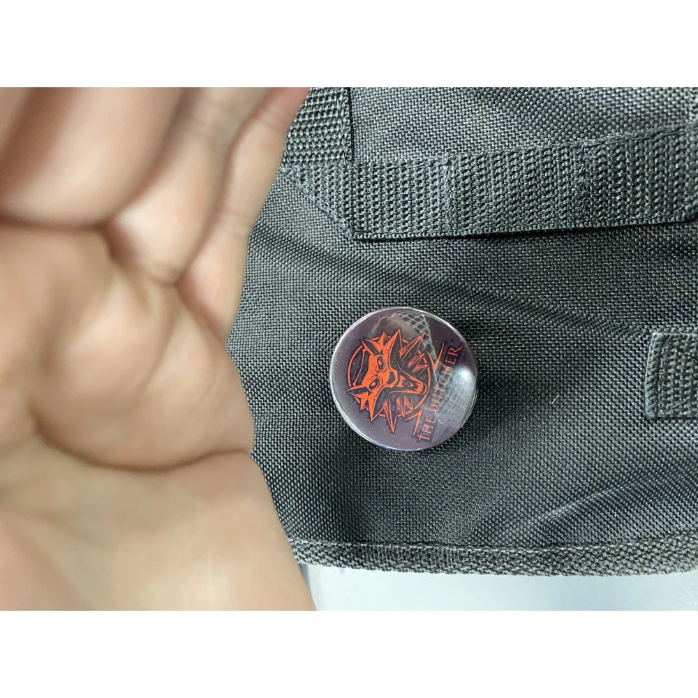Witcher Button schwarz