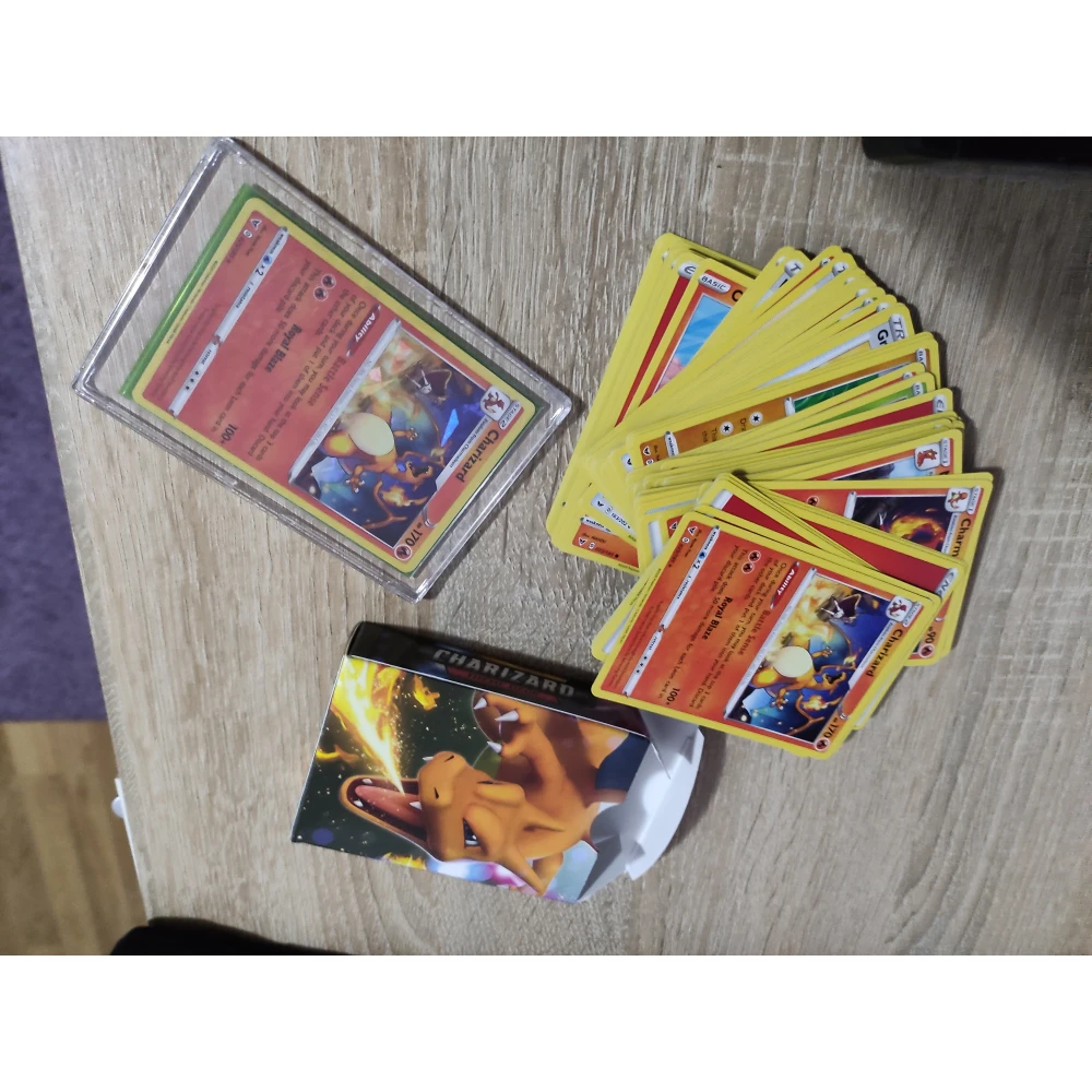 Pokémon: Sword and Shield Vivid Voltage Charrizard Theme Deck