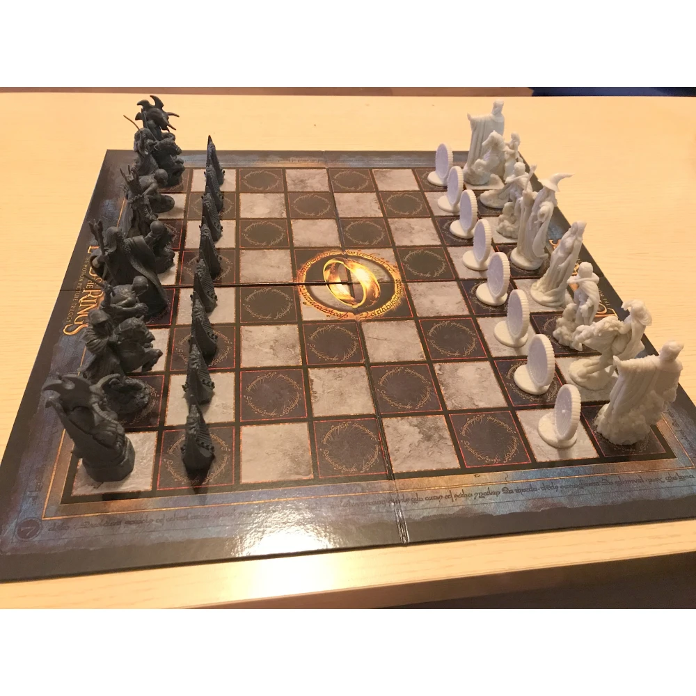 The Lord of the Rings Chess Set - Battle for Middle-earth
