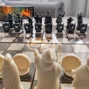 The Lord of the Rings Chess Set - Battle for Middle-earth