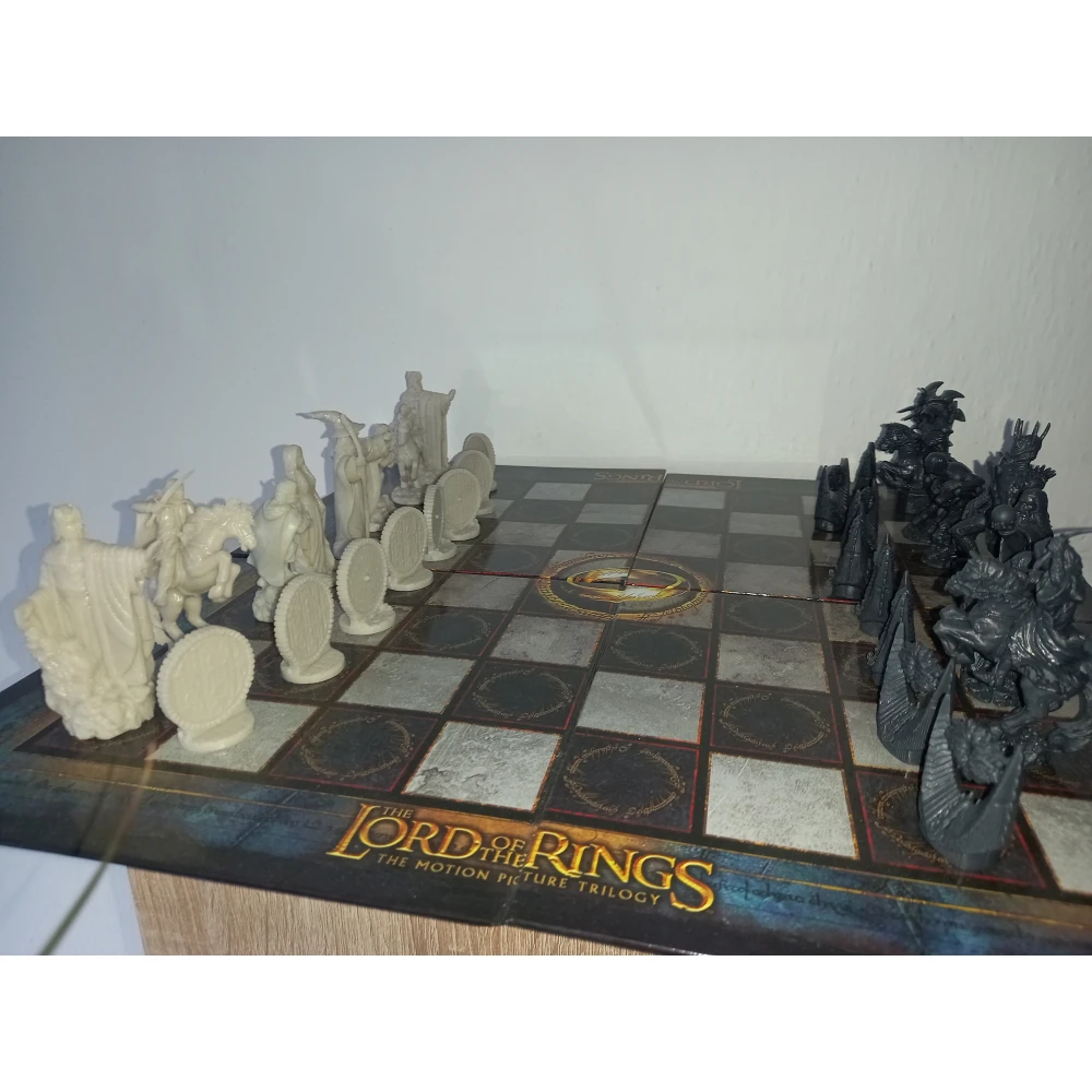 The Lord of the Rings Chess Set - Battle for Middle-earth