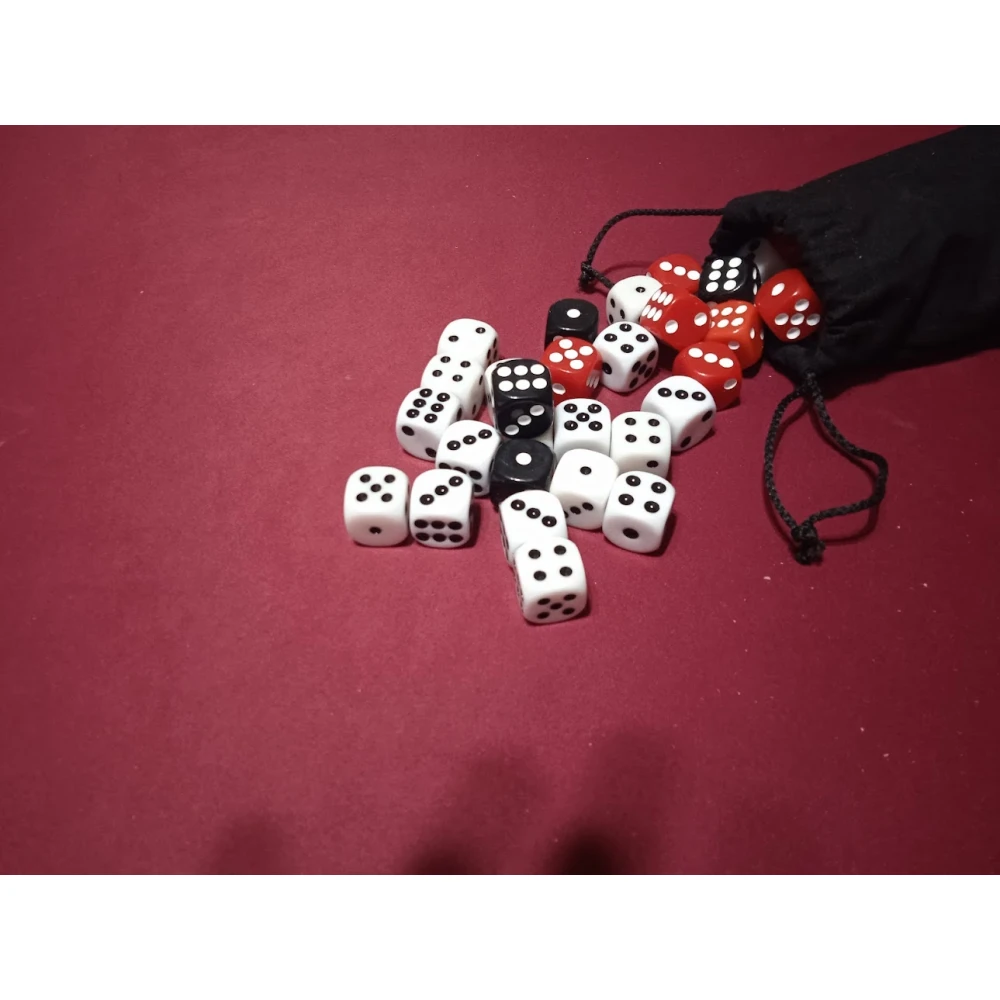 Set of six-sided dice with pips (10 pcs)