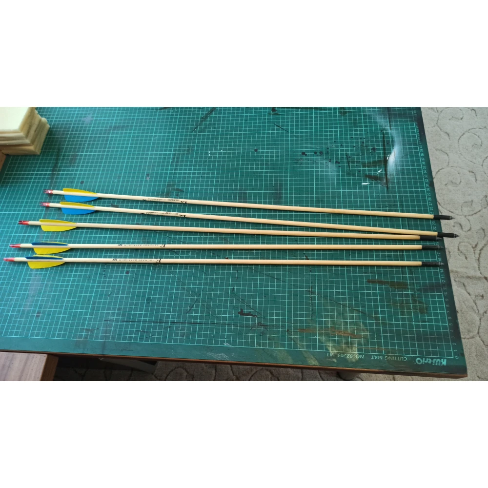 EK-Archery wooden arrow, feather fletching 80 cm