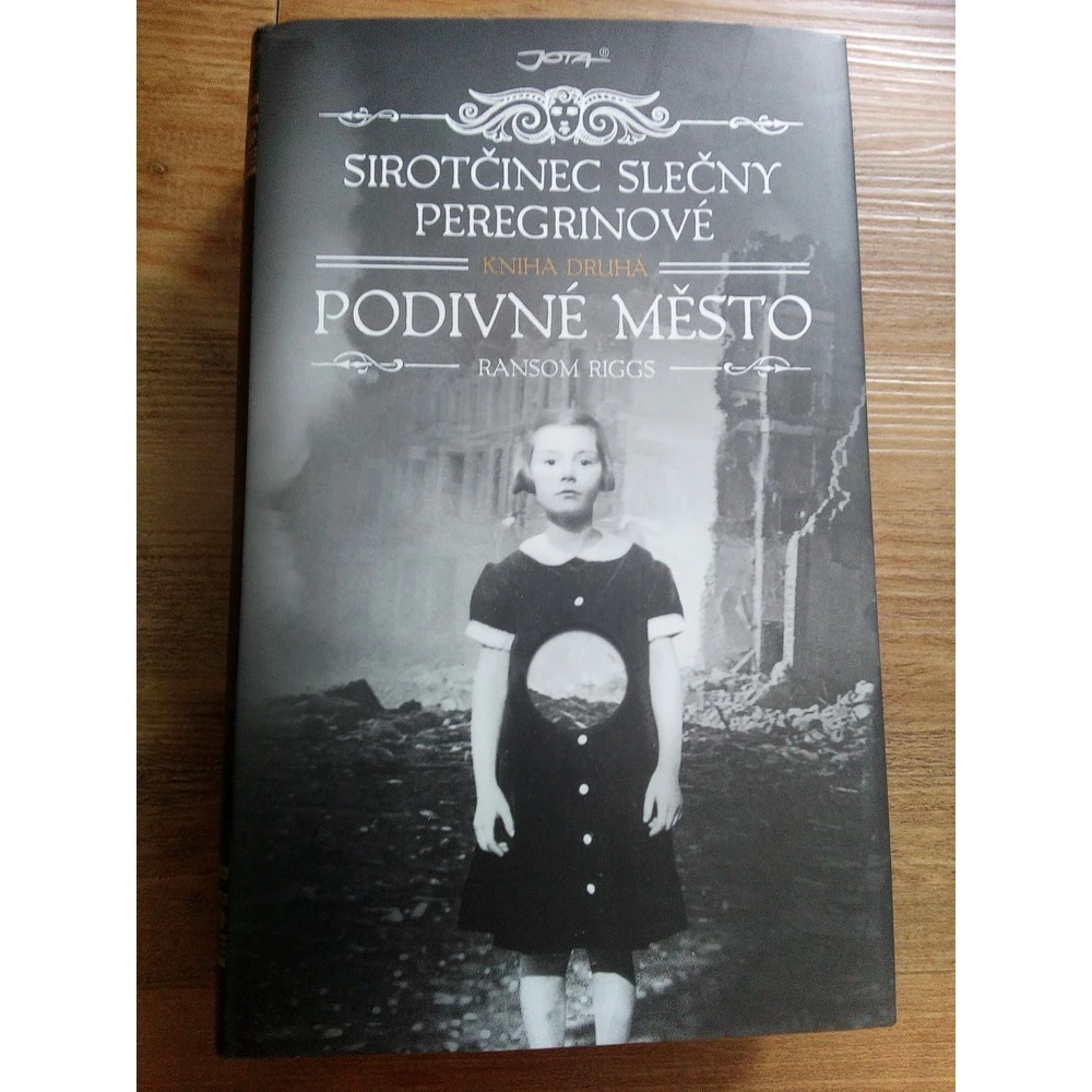 Sirotčinec slečny Peregrinové: Podivné město (vázaná)