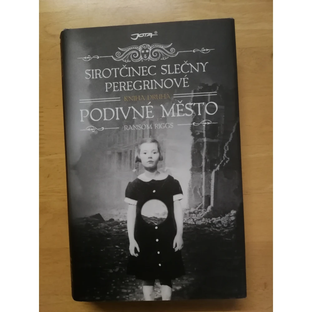 Sirotčinec slečny Peregrinové: Podivné město (vázaná)