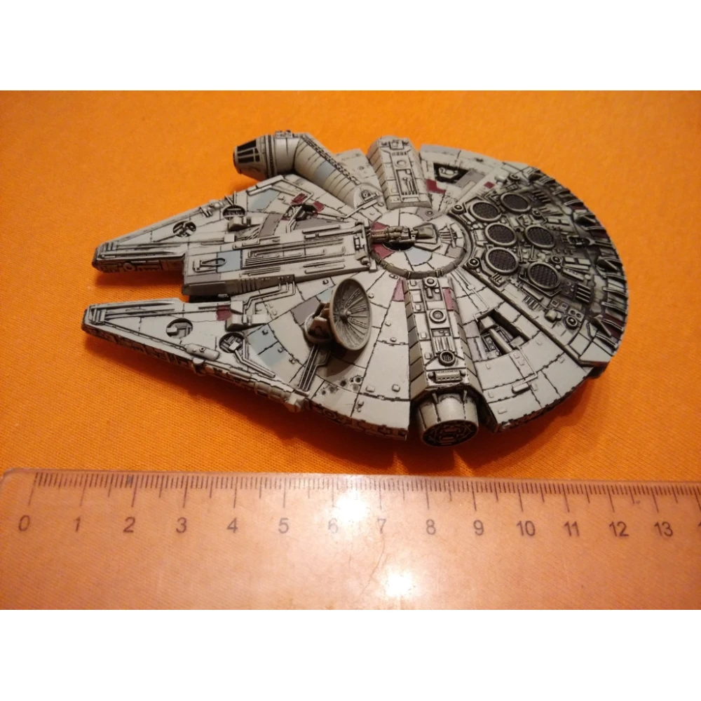Star Wars: X-Wing Miniatures Game - Millennium Falcon