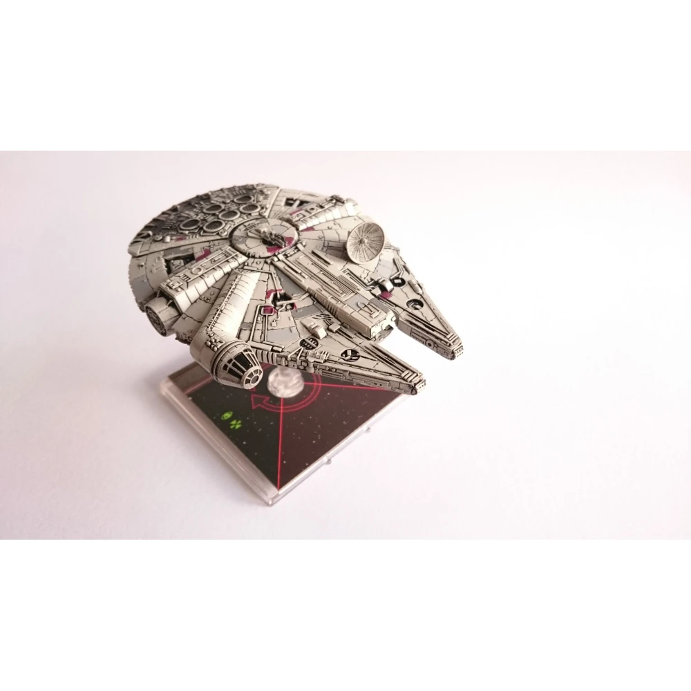 Star Wars: X-Wing Miniatures Game - Millennium Falcon