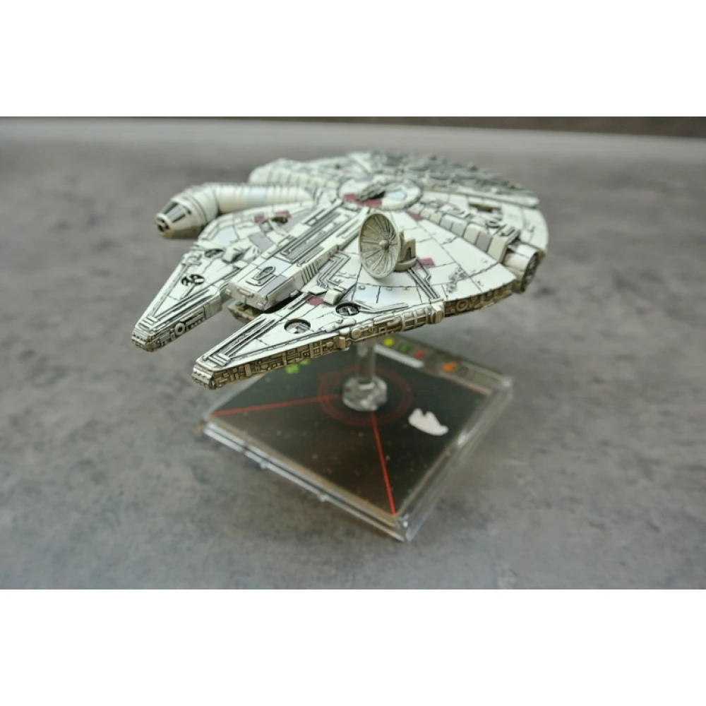 Star Wars: X-Wing Miniatures Game - Millennium Falcon