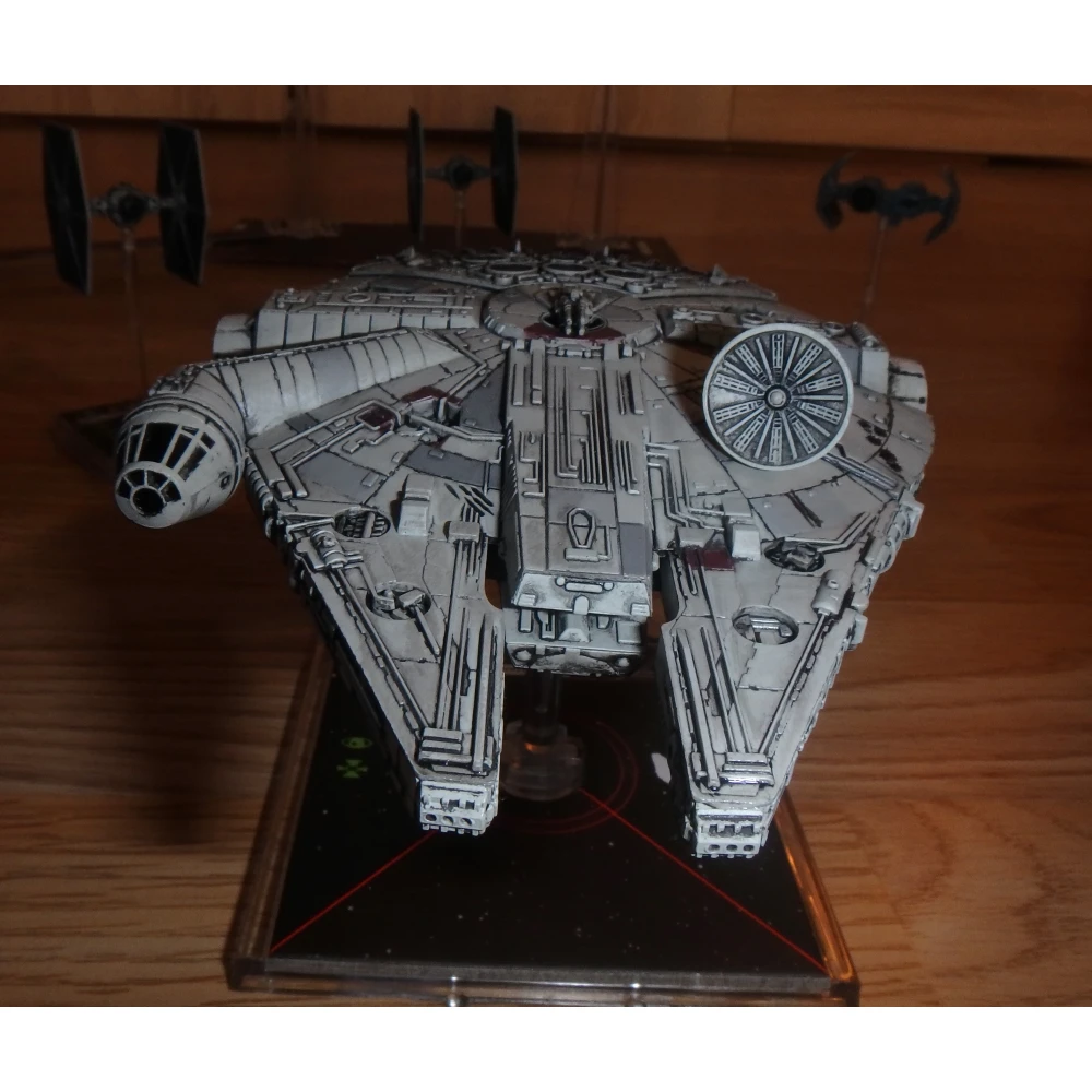 Star Wars: X-Wing Miniatures Game - Millennium Falcon