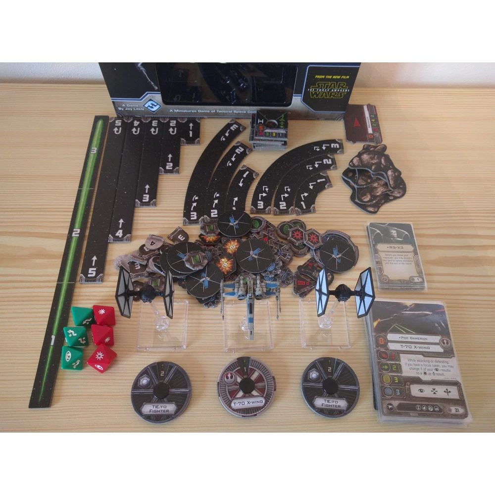 Star Wars: X-Wing Miniatures Game - The Force Awakens Core Set
