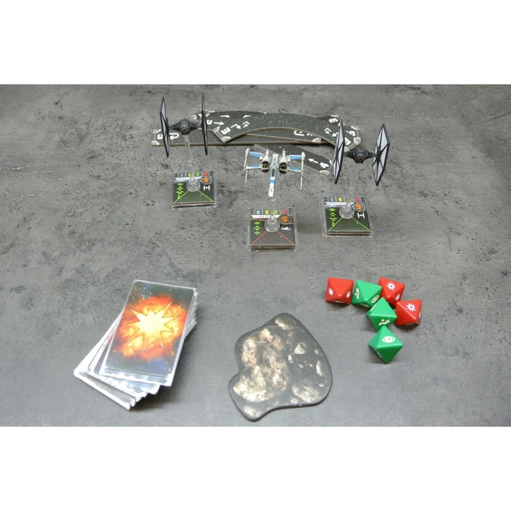 Star Wars: X-Wing Miniatures Game - The Force Awakens Core Set