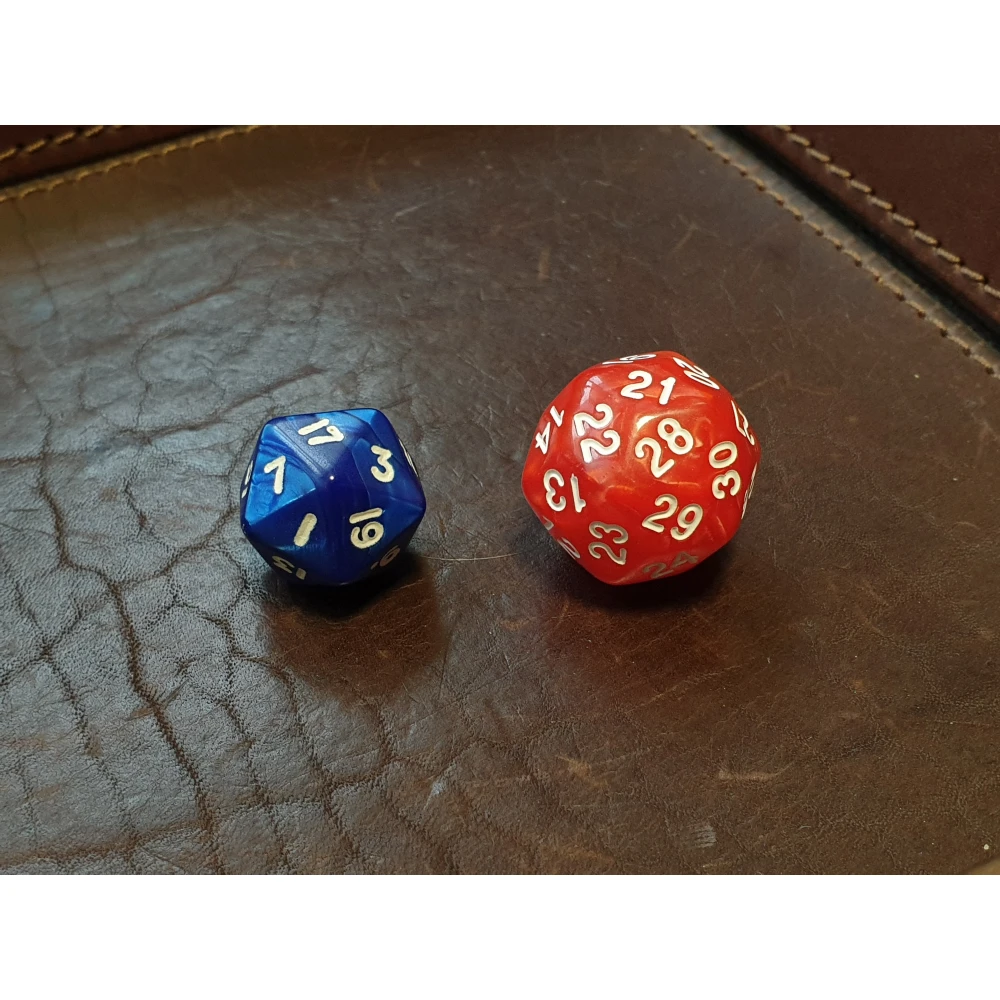 Pearl d30 dice