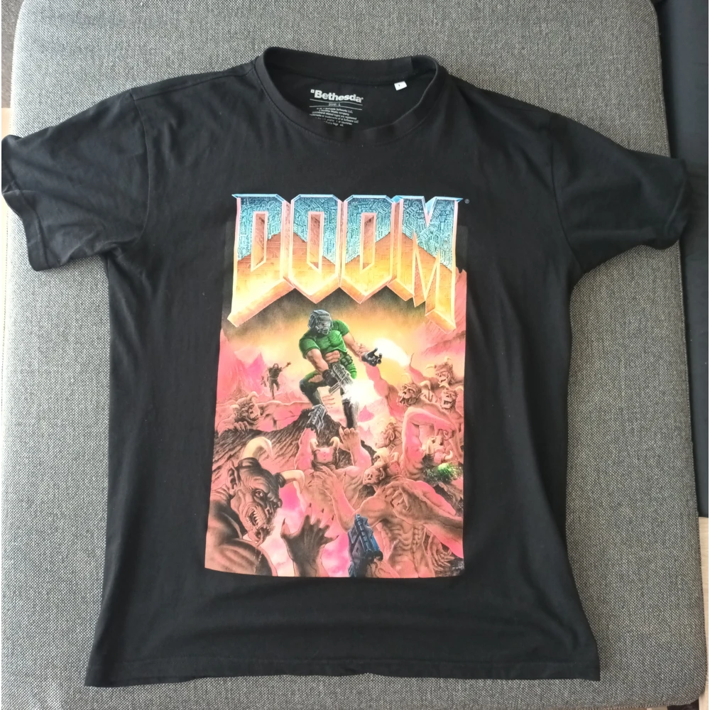 T-Shirt Doom Classic Box Art