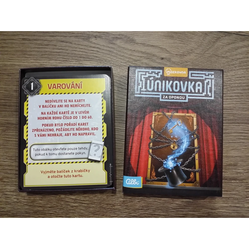 Únikovka - Za oponou