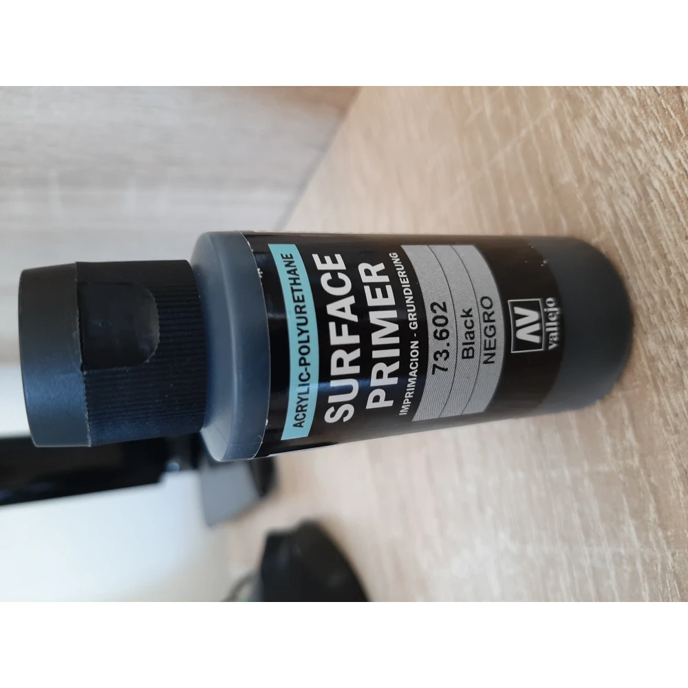 Vallejo: Black Surface Primer
