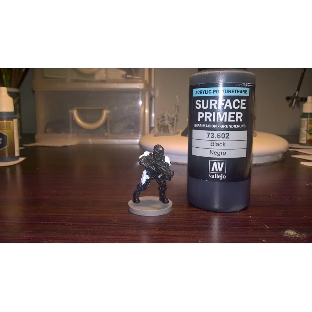 Vallejo: Black Surface Primer