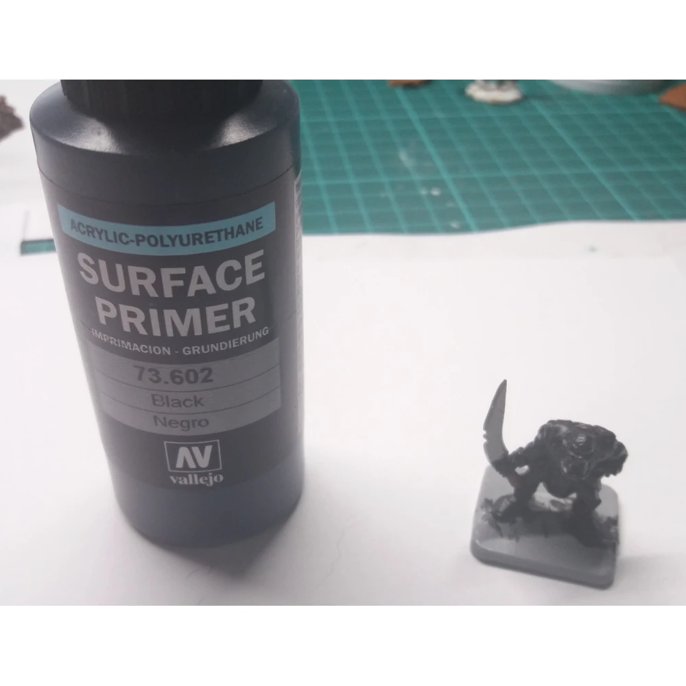 Vallejo: Black Surface Primer
