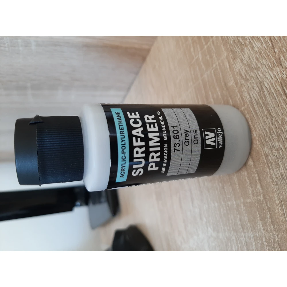 Vallejo: Grey Surface Primer