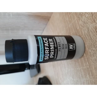 Vallejo: Grey Surface Primer