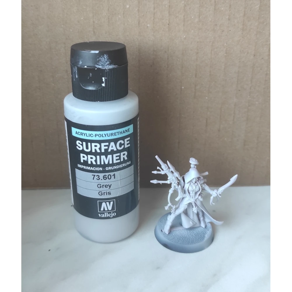 Vallejo: Grey Surface Primer