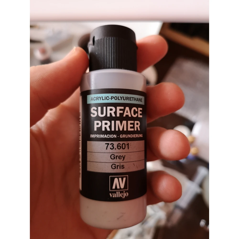 Vallejo: Grey Surface Primer