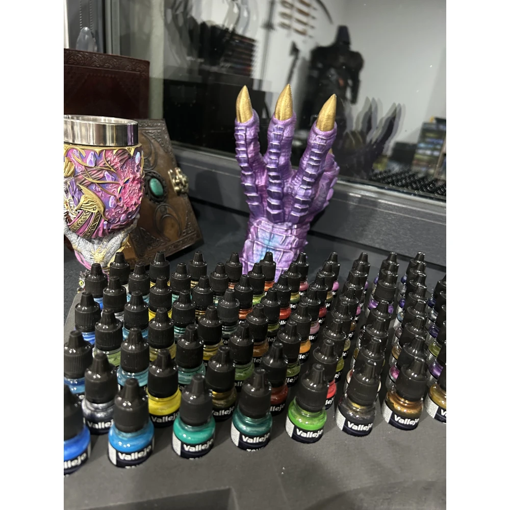 Vallejo: True Metallic Metal - Color Case (80x 18ml + 2x štětce a 2x figurka)
