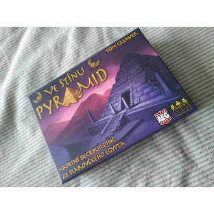 Ve stínu pyramid