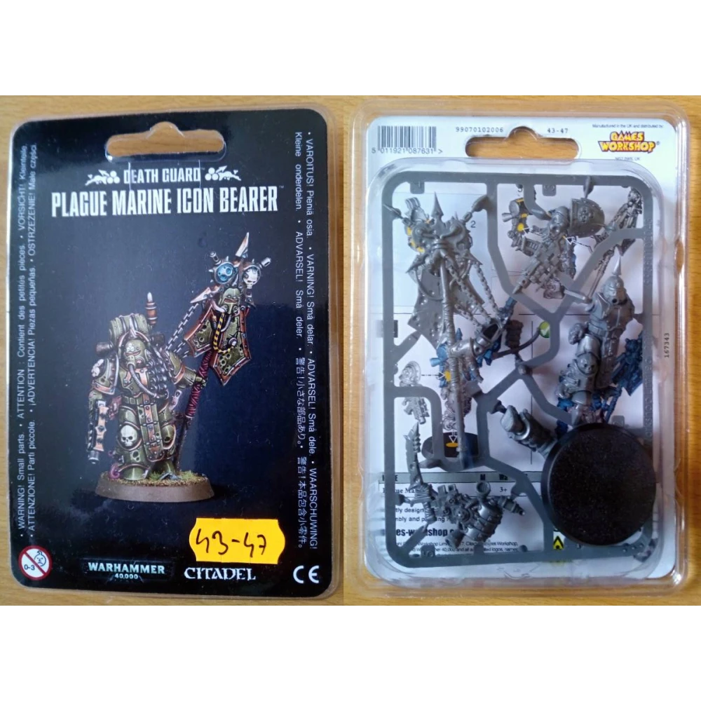 Warhammer 40000: Death Guard Plague Marine Icon Bearer
