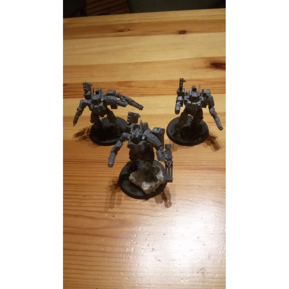 Warhammer 40000: Tau Empire XV8 Crisis Battlesuits