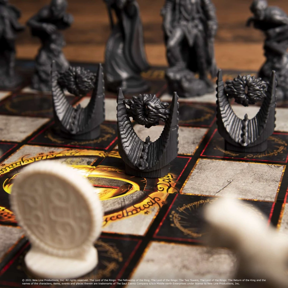 The Lord of the Rings Chess Set - Battle for Middle-earth