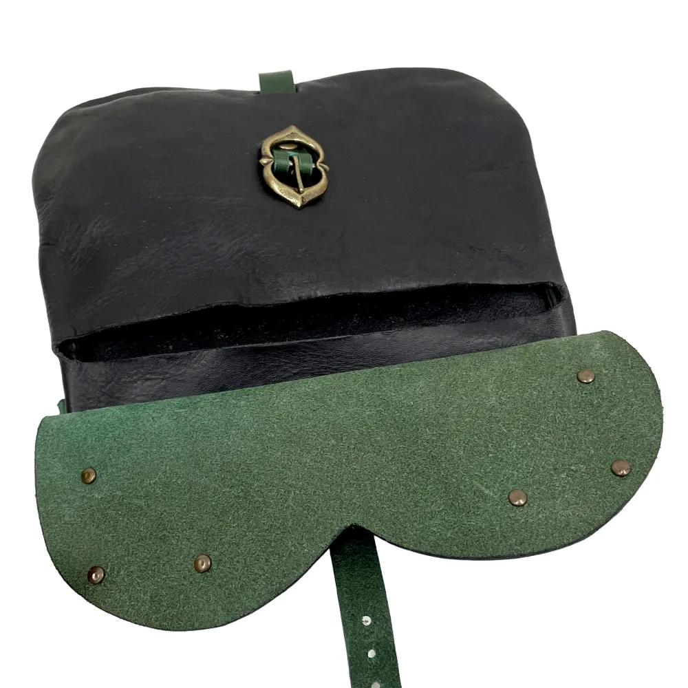 Medieval pouch with fittings - green