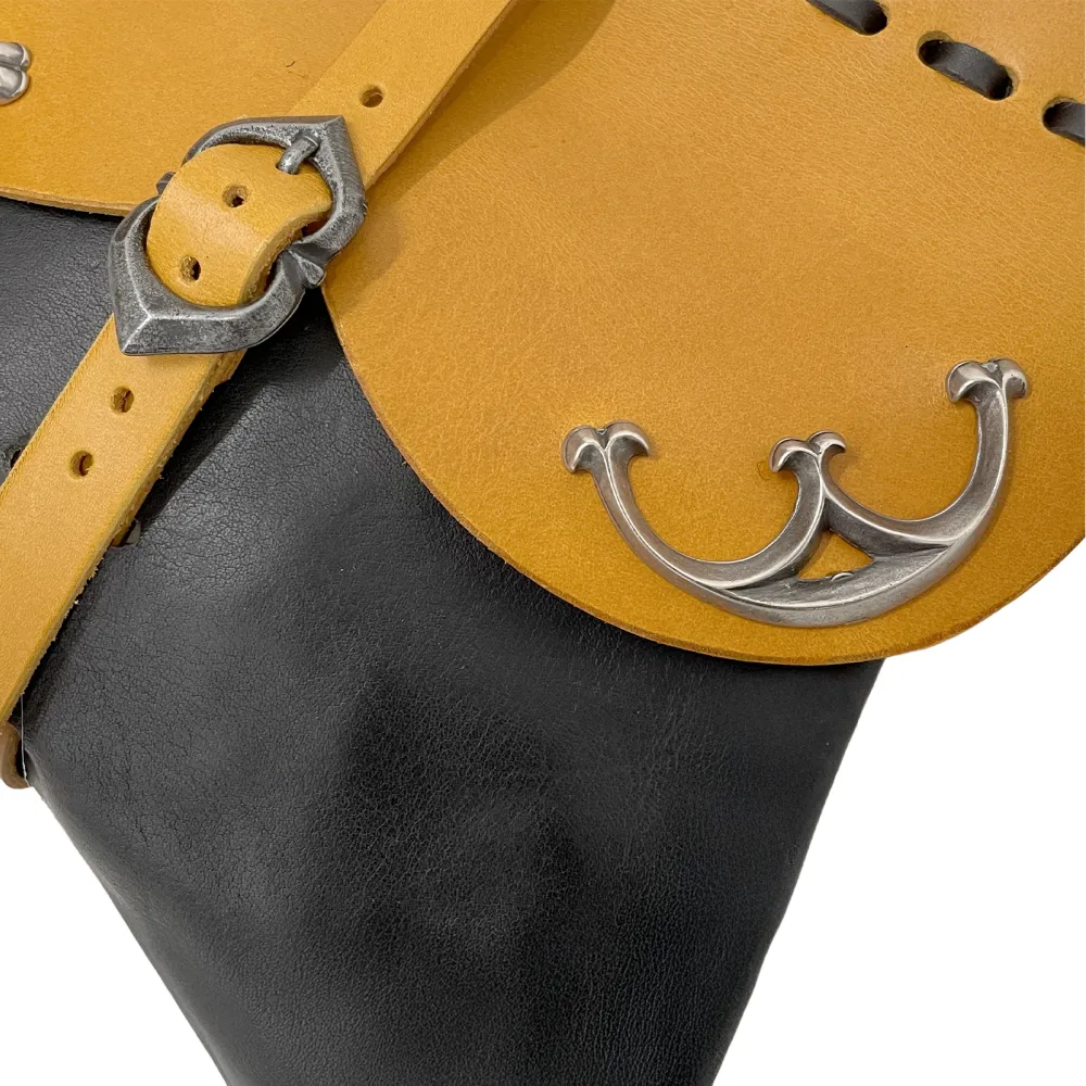 Medieval pouch with metal fittings - yellow