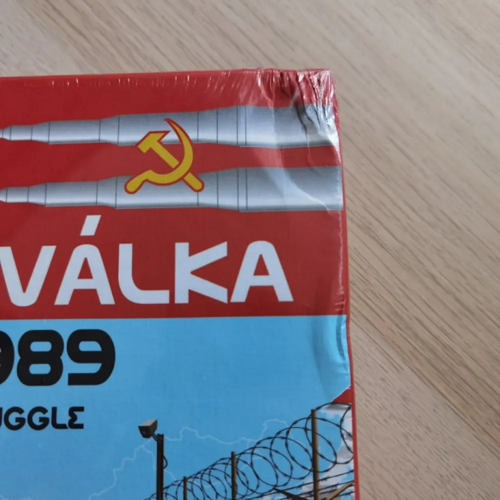 Studená válka - poškozený obal