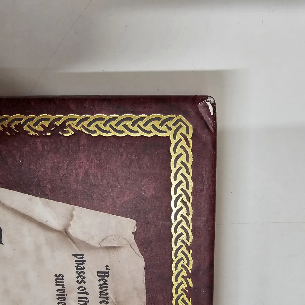 The Elder Scrolls: The Official Survival Guide to Tamriel - beschädigt