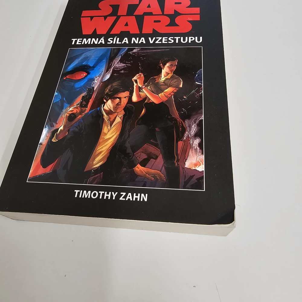 Trilogie Thrawn 2: Temná síla na vzestupu - poškodené