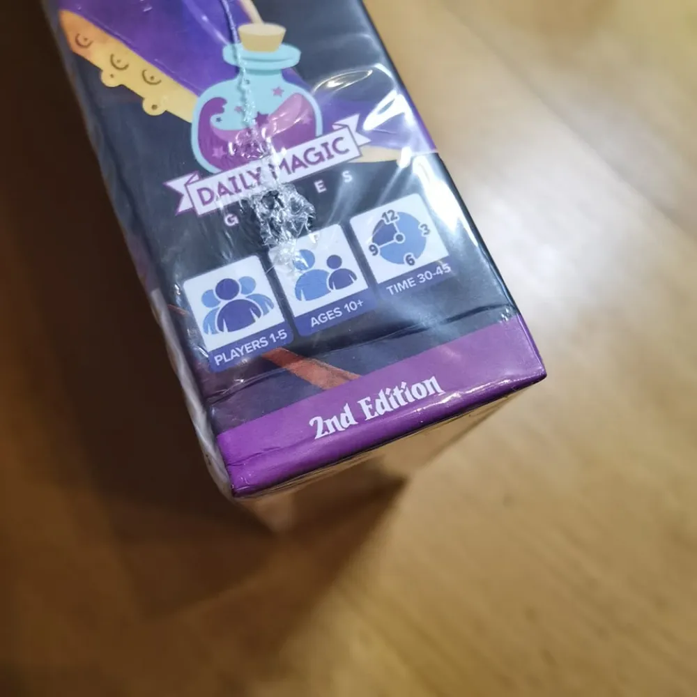 Valeria Card Kingdoms Crimson Seas - damaged packaging