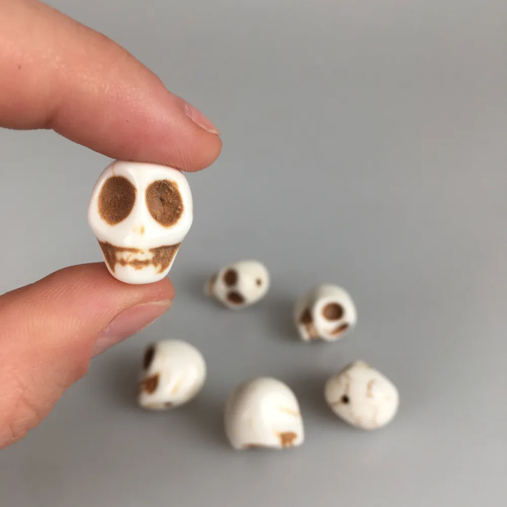 Stone Skull Tokens, Large (6 pcs)
